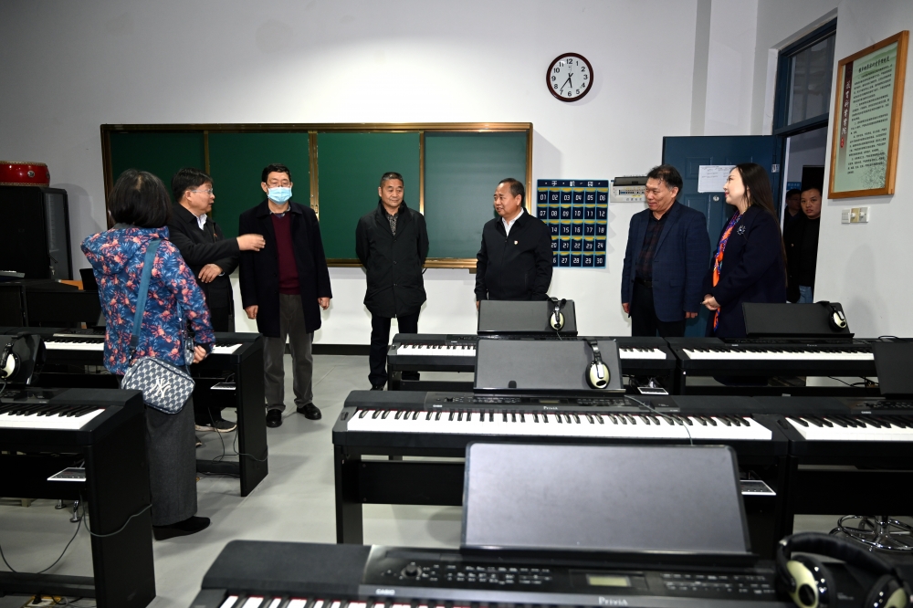 到教育科學(xué)學(xué)院國家級(jí)小學(xué)全科教師教育虛擬仿真實(shí)訓(xùn)室調(diào)研